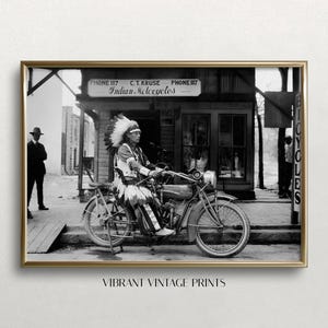 Nativo americano en motocicleta, arte en blanco y negro, arte mural vintage, motocicleta india vintage, foto antigua DESCARGAR, arte mural IMPRIMIBLE