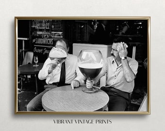 Hombres bebiendo cerveza, arte en blanco y negro, arte de pared vintage, vasos de cerveza gigantes, divertido, decoración de pared de bar, DESCARGA DIGITAL, arte de pared IMPRIMIBLE