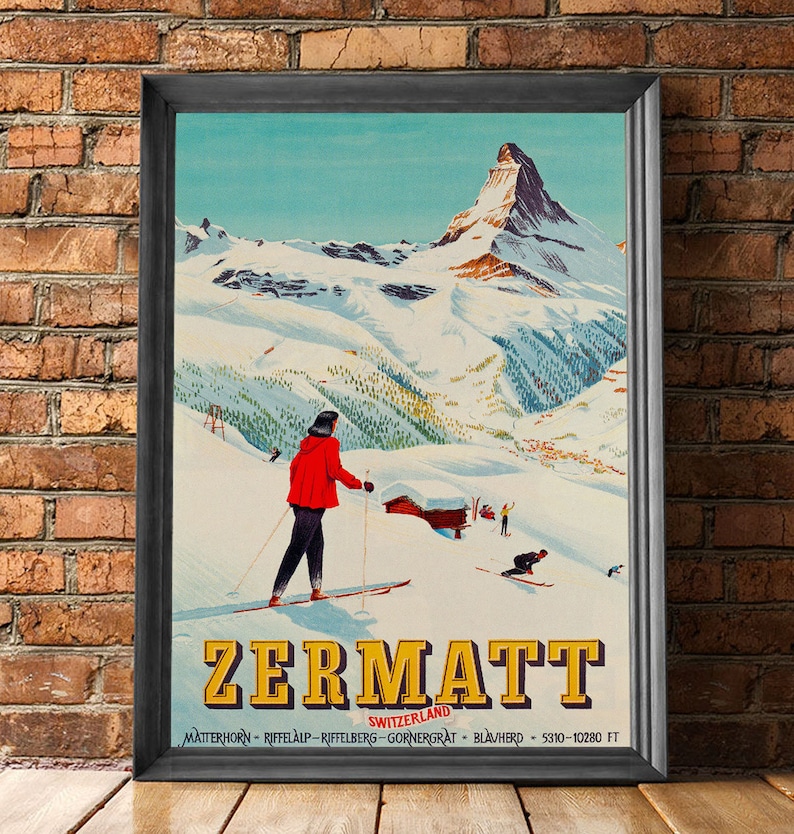 Puede incluir: P&oacute;ster vintage de viaje para Zermatt, Suiza, con un esquiador con ropa roja sobre un fondo de monta&ntilde;a nevada. El p&oacute;ster incluye el texto "Zermatt, Suiza" y "Matterhorn - Riffelalp - Riffelberg - Gornergrat - Blauherd - 5310-10280 ft."