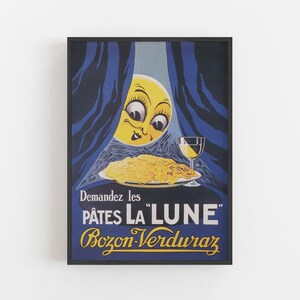 以下が含まれることがあります： 「P&acirc;tes La Lune」パスタのヴィンテージ広告。顔のある漫画の月とパスタの皿が描かれている。テキストには「Demandez les P&acirc;tes La Lune Bozon-Verduraz」と書いてある。