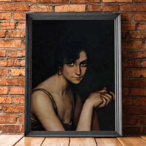 Pode incluir: Uma pintura de uma mulher com cabelo escuro e um fundo escuro. Ela est&aacute; vestindo uma blusa de cor clara e tem uma express&atilde;o s&eacute;ria no rosto.