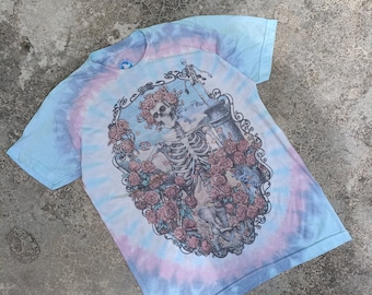 Vintage 2001 Vintage Grateful Dead t shirt tye dye liquid blue skulls