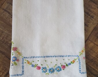 Vintage Hand Embroidered Fingertip Guest Towel