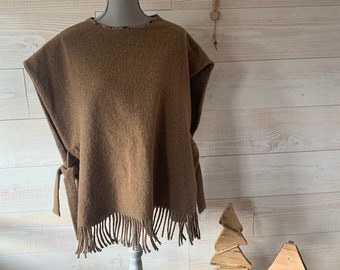 Pull sans manche, noué, oversize, franges, camel, idée cadeau