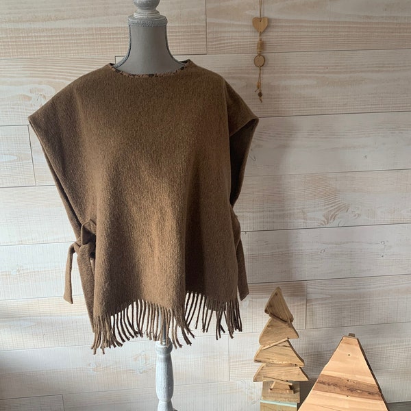 Pull sans manche, noué, oversize, franges, camel, idée cadeau