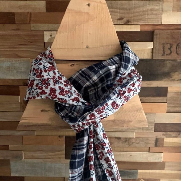 Foulard, grand foulard, tour de cou, gaze de coton, marine, blanc, fleurs bordeaux, pièce unique, idée cadeau