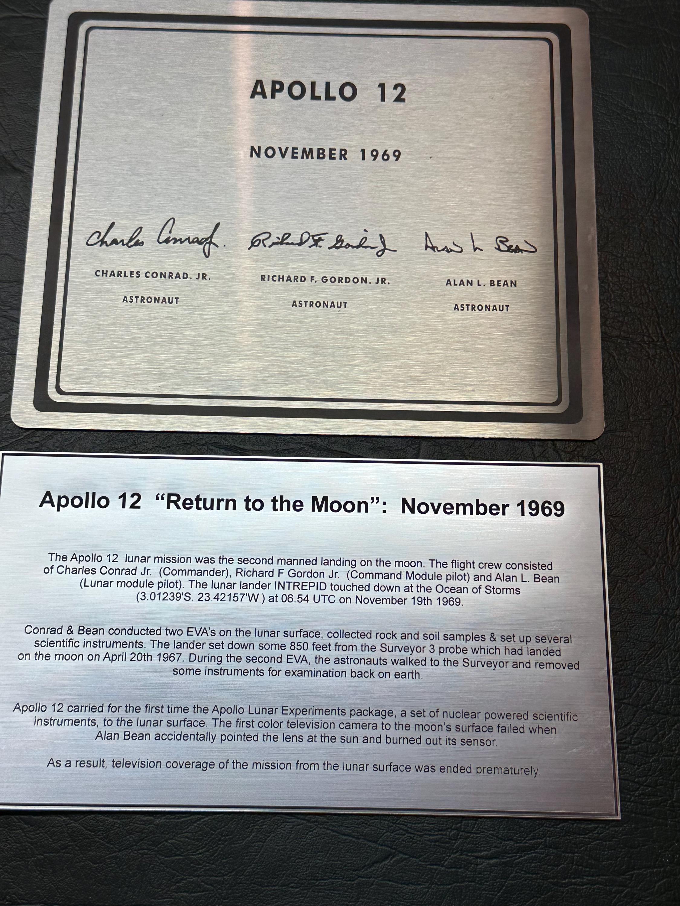 アポロ12号月面着陸記念銘板 - 1969年11月 - 「月への帰還」の説明銘板
