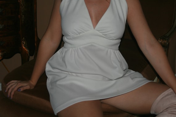 1970s Farrah Fawcett vibes white halter dress - image 1