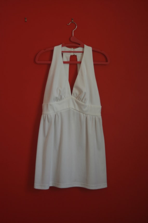 1970s Farrah Fawcett vibes white halter dress - image 3