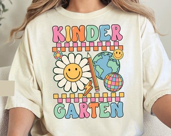 Camisa de maestro de jardín de infantes, colores cómodos, kindergarten, diseño retro hippie, camiseta de regreso a la escuela de moda, camiseta de agradecimiento al maestro