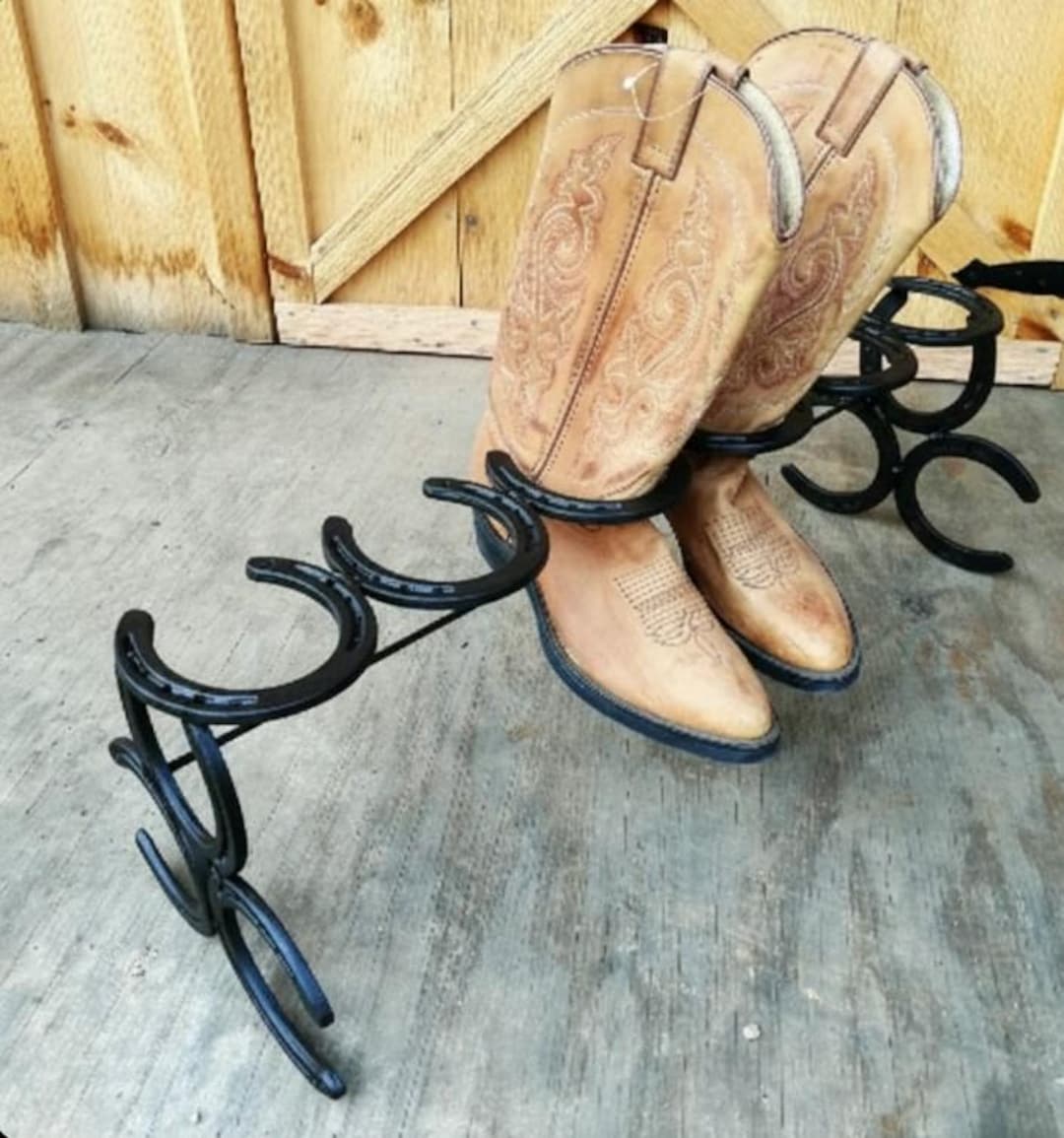Ornement de botte de cowboy en acier rustique avec éperon