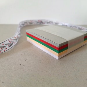 Blocco di fogli mobili quadrati da 2,5 pollici di carta colorata bianca per progetti natalizi, biglietti di auguri di Natale fai da te minimalisti, grazioso mini blocco note di cancelleria
