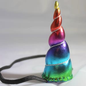 Ich schenk' Dir einen Regenbogen: Glänzendes Einhorn-Haarband in Regenbogenfarben 8,5 cm