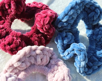 Velvety crochet scrunchie / crocheted velvet scrunchie