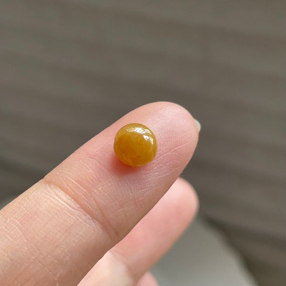 Yellow jade cabochon