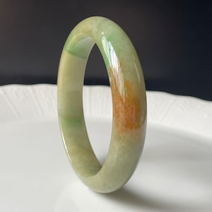 Jade-Armband 58.6 mm - BURMESE JADEITE Unbehandelter Kiwi-Haut-Grün-Rot-Patch Authentischer Jade-Armband der Klasse A