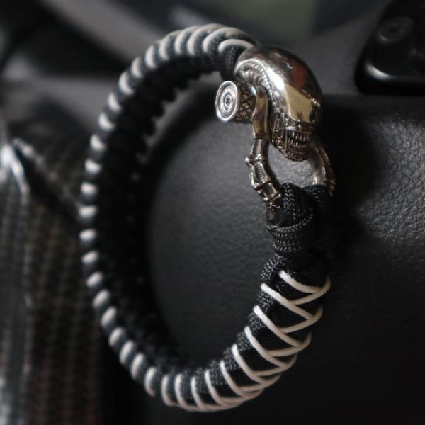 The Alien Covenant Xenomorph Premium Paracord Bracelet, Brass Bead, Alien vs Predator Series, Silver Color, Cobra Knot, Mens Bracelet