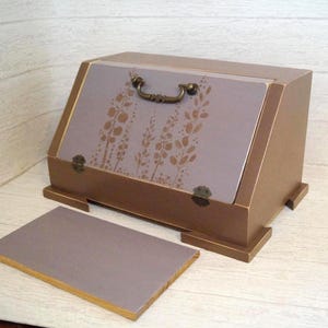 Bread box with small cutting board -  Bread bin - Countertop kitchen storage