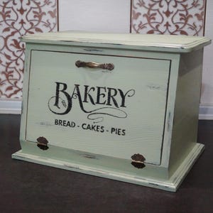 Green bread box: Handmade pine bread bin  - Kitchen Countertop Storage