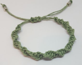 Bracelet torsade en macramé couleur vert