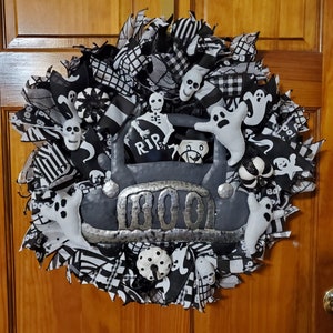 Halloween Wreath, Ghost Wreath, Skeleton Ghost Wreath, Black  Wreath