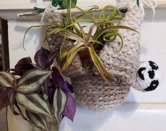 Crochet Sloth Plant Hanger, Sloth pot holder, crochet Sloth planter