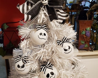 Black and White Ornaments for Christmas Trees, Shatterproof Ornaments, Set of 5 Tree Ornaments