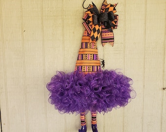 Heksenhoedkrans met poten: Halloween-deurhanger (24 x 16 inch)