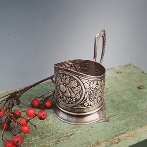 Vintage Kupfernickelglashalter, Antikes Geschirr, Glashalter mit Birnen, Äpfeln und Trauben, Antiker Vintage, einzigartiger Glashalter