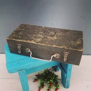 Vintage Wooden Box, Antique Wooden Box with Metal Folding Handle and Two Metal Clasps, Vintage Storage Box, Primitive Box, Craft Storage