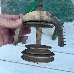 Wooden spool, Vintage spinning wheel, Antique wooden spinning, Primitive tool, Theater props, Rural decor, Primitive decor, Industrial decor