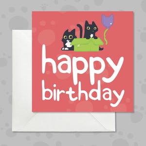 Carte d'anniversaire avec des chats noirs, carte d'anniversaire rouge vif drôle et mignonne, carte de voeux espiègle de chats noirs, carte pour l'anniversaire d'un amoureux des chats