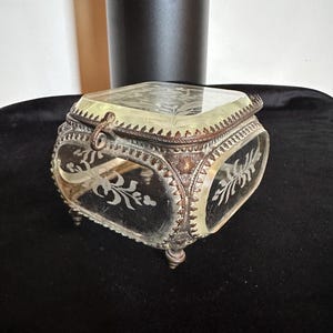 Coffret à bijoux français ancien. Boîte à bijoux française en verre. Boîte à bagues ancienne. POUR RESTAURATION ou PIÈCES DE RECHANGE.