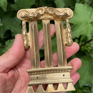 Französischer Empire-Möbelgiebel / Zierde aus Bronze - Restmöbel -