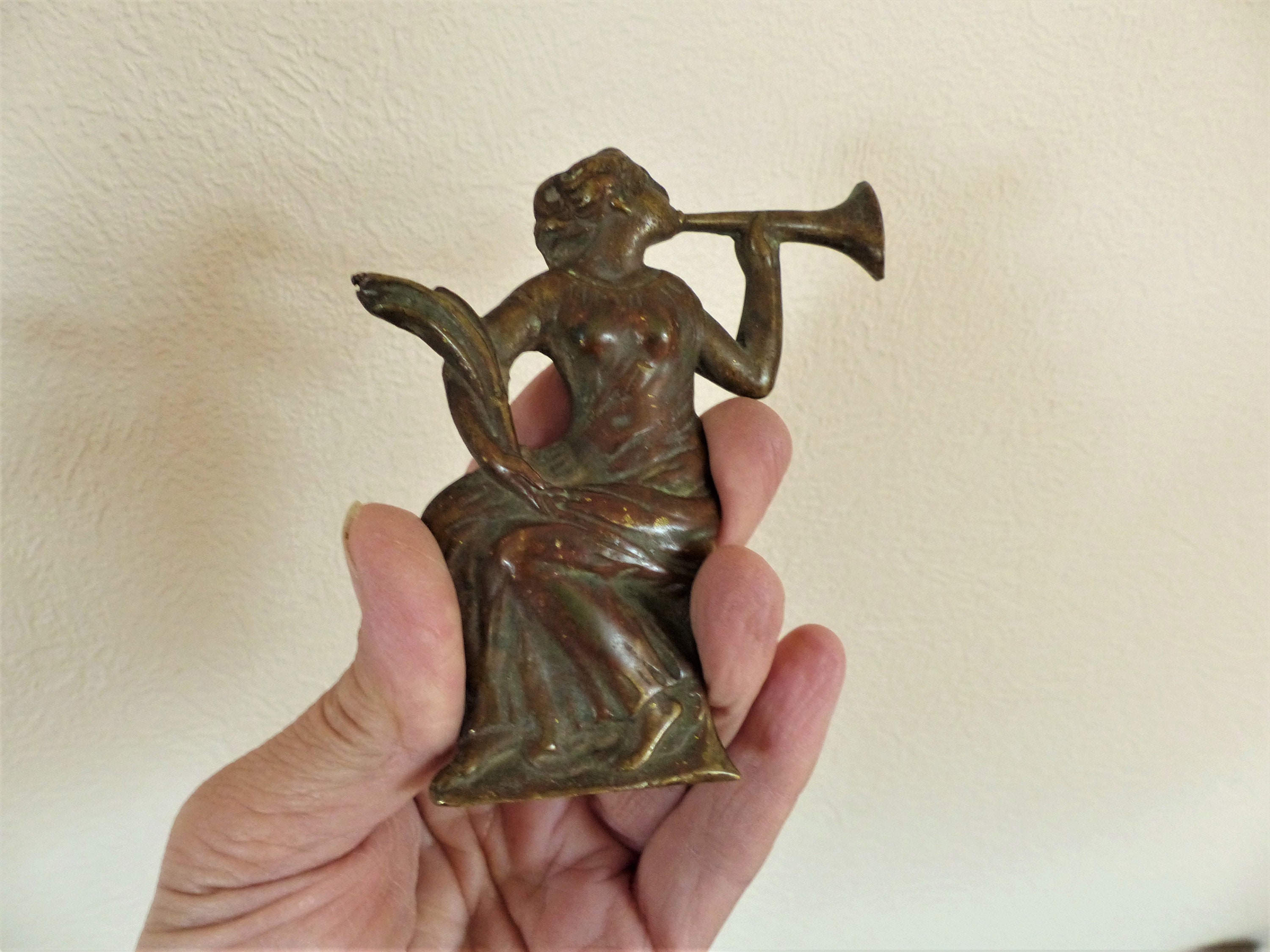 Antique Français Figure en Bronze Du 19Ème Siècle d'une Dame Soufflant La Corne - Applique de Meuble