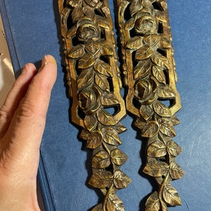 French bronze leg pediments - Pair of antique of French gilt bronze furniture leg pediments  - Furniture hardware - Leg pediment - 22.9 cm