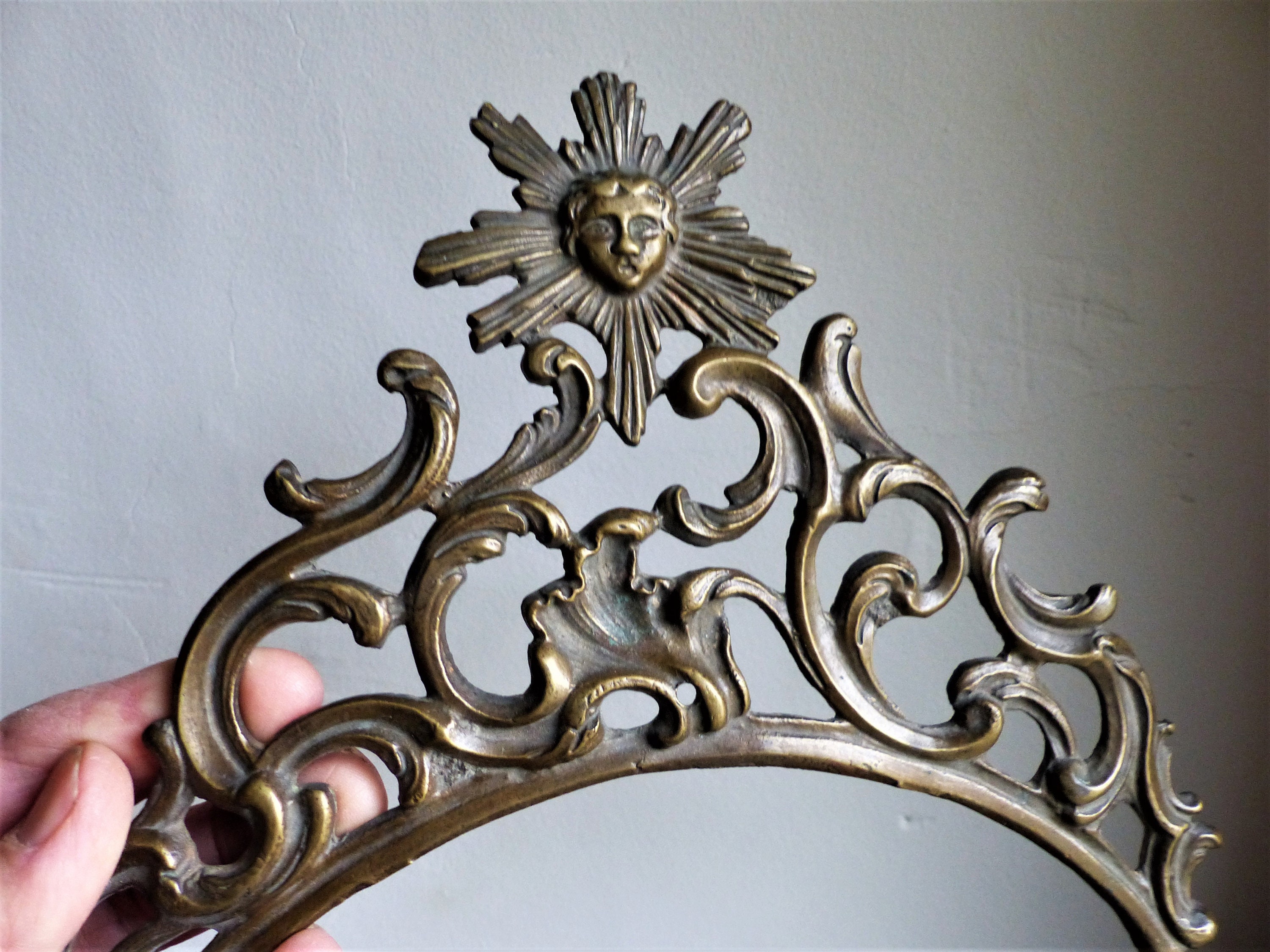 Pédiment Français Bronze Antique - Fronton d'horloge en Massif de Visage Sunburst Matériel Meubles/F