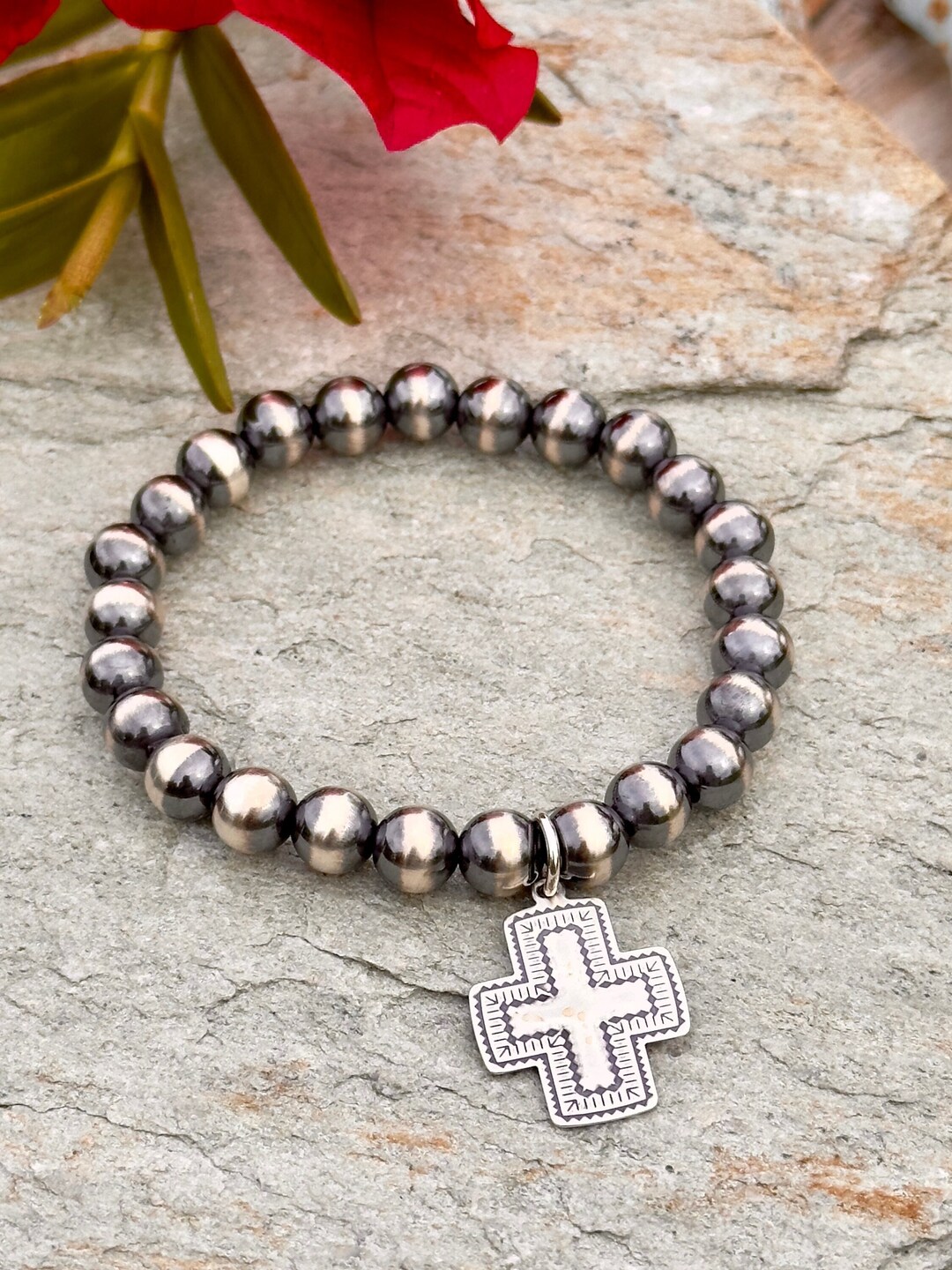 アクセサリー NavajoPearl Bracelet Sterling Silver Navajo Pearl Bracelet – Southwestern Cross Charm