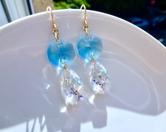 Boucles d'oreilles en or gold filled 14k bicolores en cristaux de Swarovski bleu Aquamarine et blanc aux reflets arc-en-ciel white patina