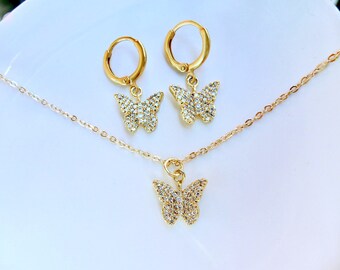 Boucles d'oreilles et collier mini créoles dorées à l'or fin papillons et strass