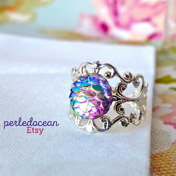 Adjustable filigree ring, mermaid resin cabochon, parma mauve, mermaid ring, fish scale, silver metal, translucent, pretty