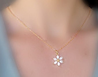 Collier fleur zirconium, plaqué or, petite fleurs, 6 branches, pendentif fleur, ras du cou, collier mariage, fleur, étoile, cadeau pour elle