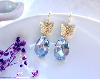 Boucles d'oreilles en or gold filled 14 k avec papillon et goutte en cristal Swarovski bleue Denim blue