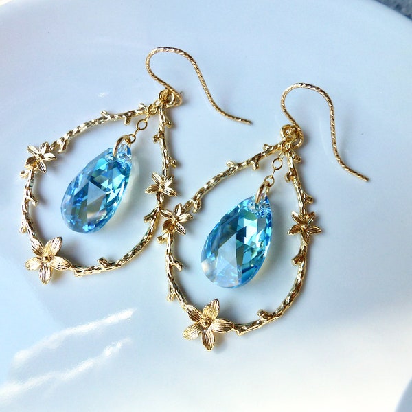 Boucles d'oreilles cristal Swarovski bleu aquamarine shimmer en plaqué or et or gold filled 14k style créoles fleur