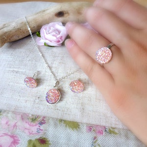 Parure brillante rose, bague rose, collier et boucles d'oreilles, rose pâle, plaqué argent, demoiselle d'honneur, bijoux mariage, bohème image 5