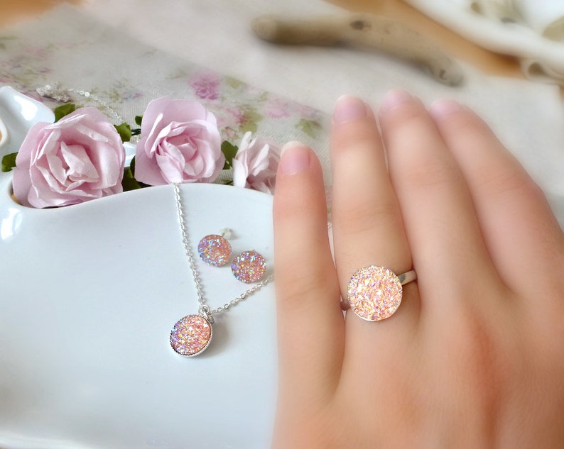 Parure brillante rose, bague rose, collier et boucles d'oreilles, rose pâle, plaqué argent, demoiselle d'honneur, bijoux mariage, bohème image 6