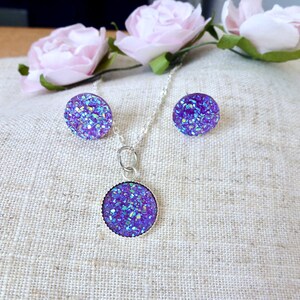 Parure druzy violet, bague, collier et boucles d'oreilles, plaqué argent, pierre violette, puces d'oreilles, demoiselle d'honneur, joli SET ear/necklace