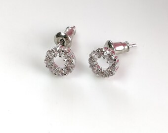 White Cubic Zirconia Gemstone Brass Earring : 0.50" Handmade Silver Plated 1.00GMS Floral Bezel Set Push Back Stud Earrings