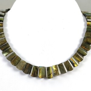 Regenboog knipperende labradoriet edelsteen ketting: 56,40 gram natuurlijke onbehandelde labradoriet fancy vorm cabochon choker 14,5&quot; ketting cadeau
