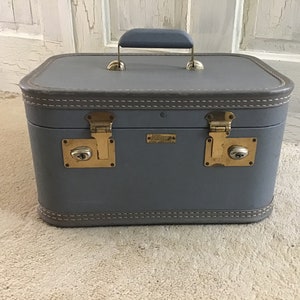 Vintage Higgins Train Case, Luggage, Makeup Case, Overnight Bag, Photo, Stage Prop
